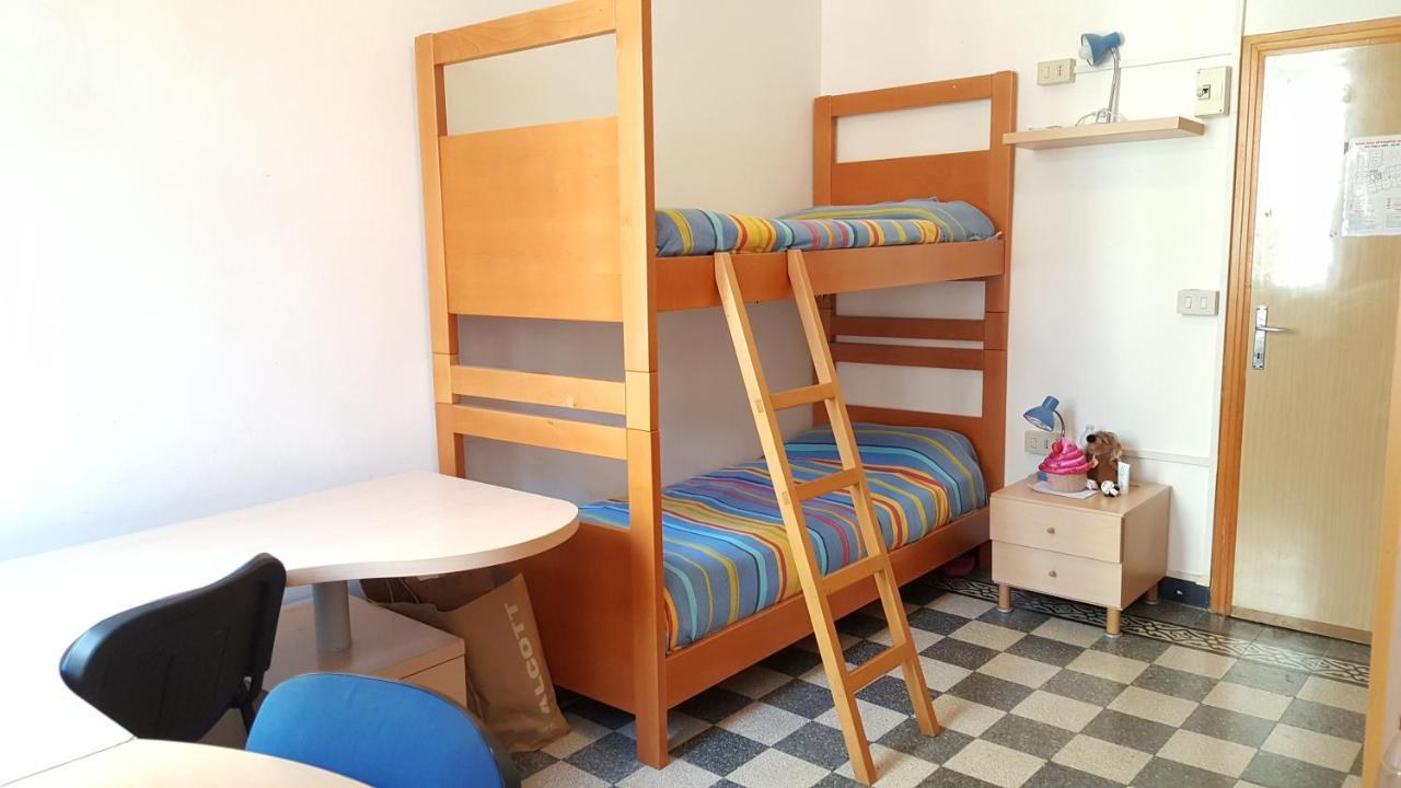 Domus Civica Hostal *