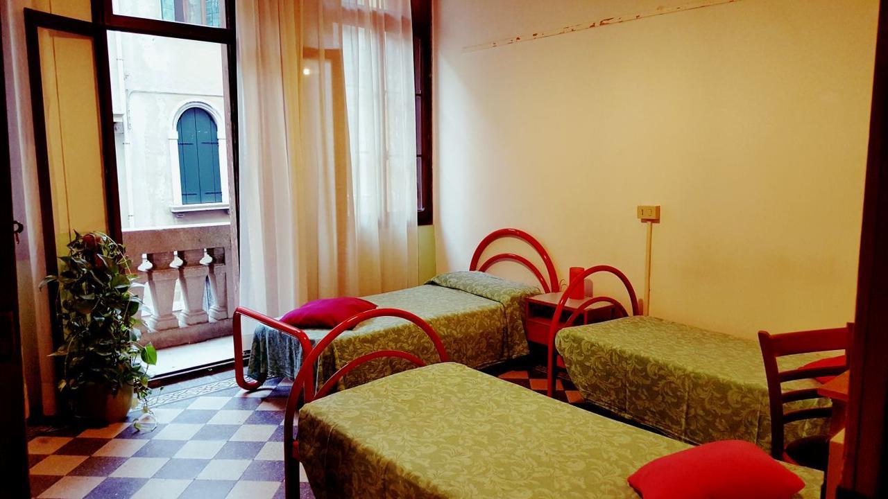 Domus Civica Hostal