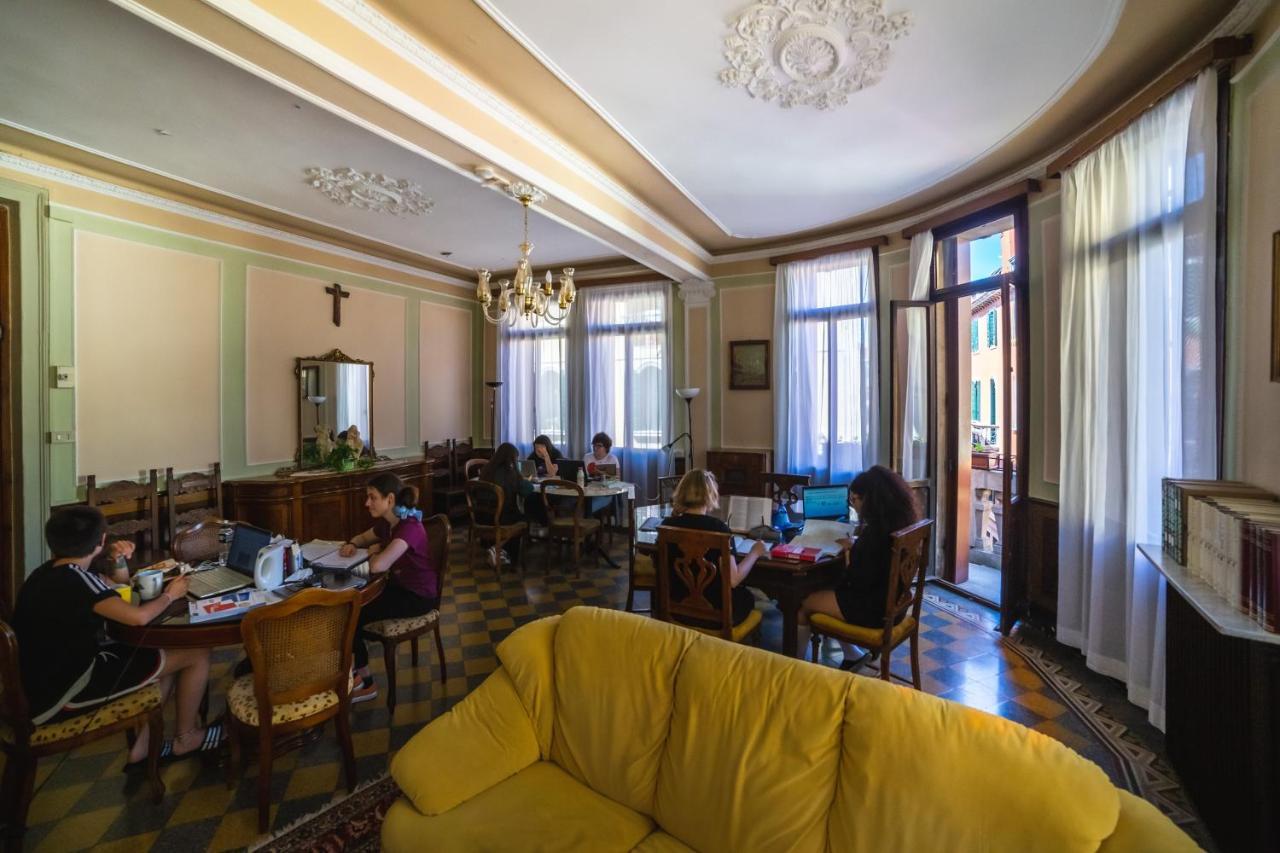 Domus Civica Hostal