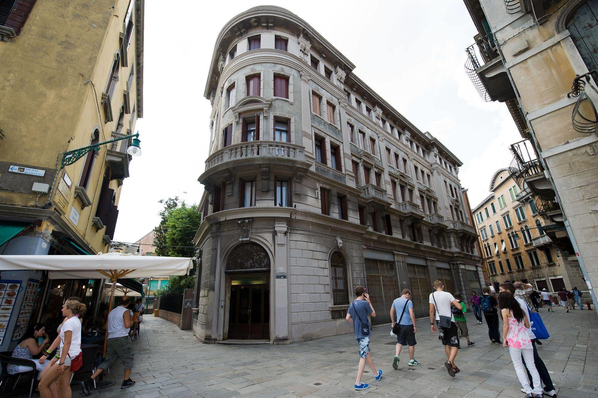 Domus Civica 3*