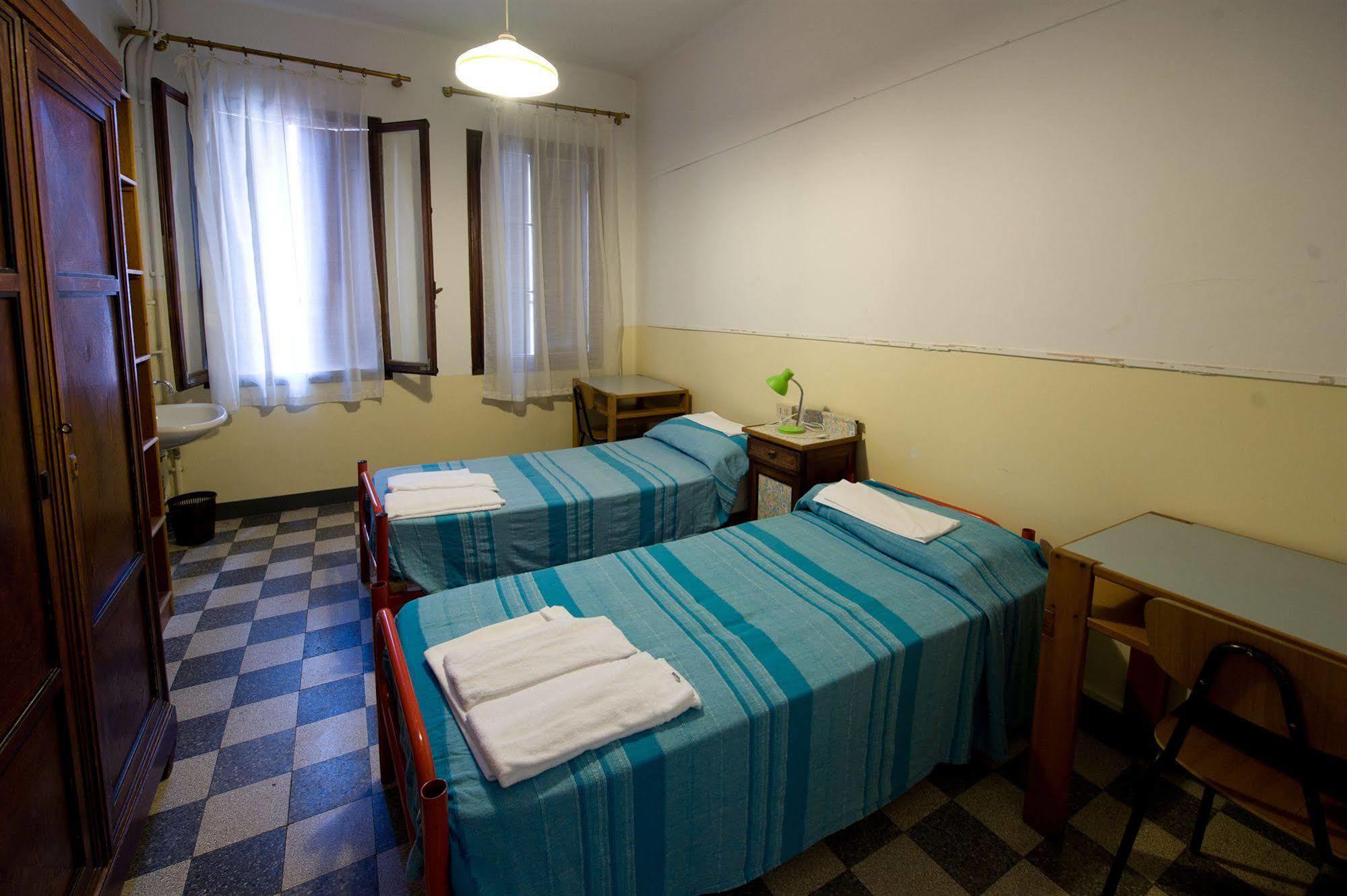 Domus Civica Hostal 3*